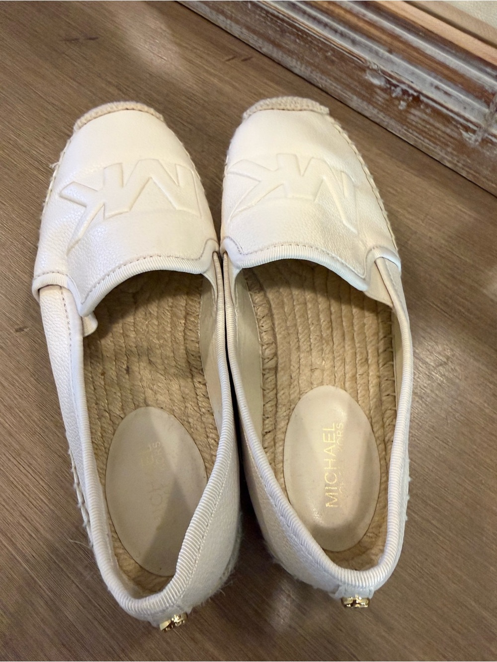 Like New! MICHAEL Michael Kors Cream Leather Espadrille Flats